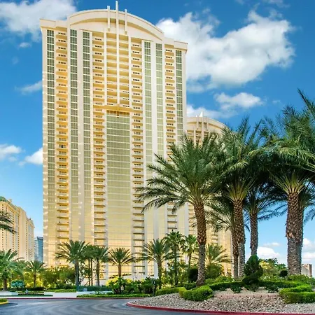 Stunning 1Br Strip Views W Balcony 17701 Apartment